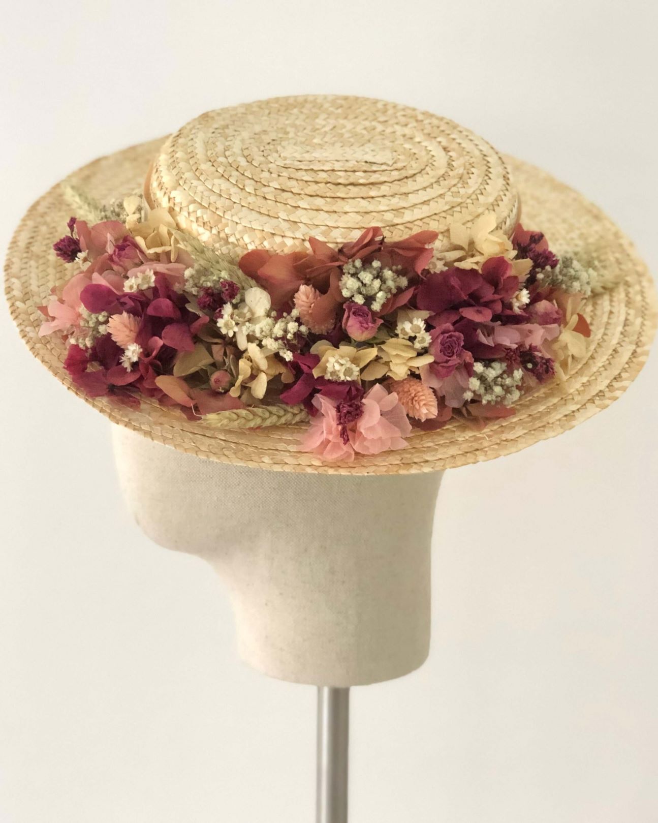 arco Clan seguro Canotier con flores preservadas - Beige y Rosa | Tolula Handmade